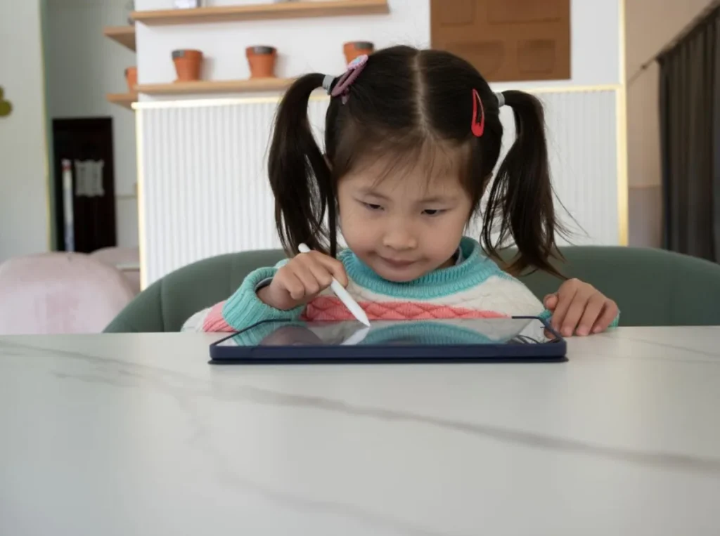 Dampak gadget terhadap prestasi belajar anak di rumah